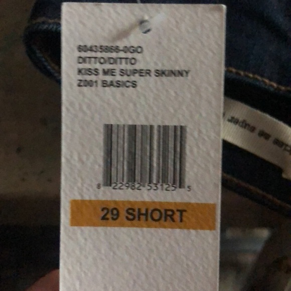 Jessica Simpson Short cut jeans - Picture 2 of 5